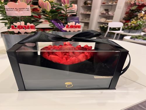 هديه الفلنتاين شوكلت وعطر cherry women’secret مع ز...