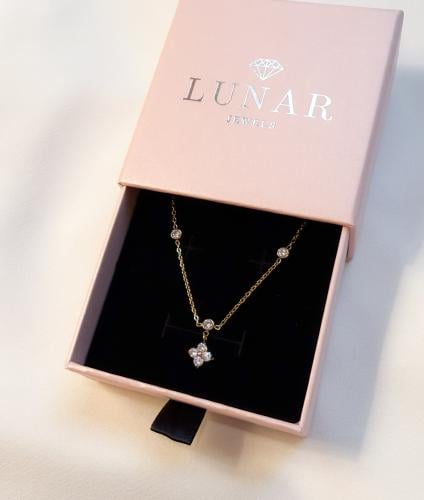 قلادة Starla بديل الذهب مرصع بالزركون