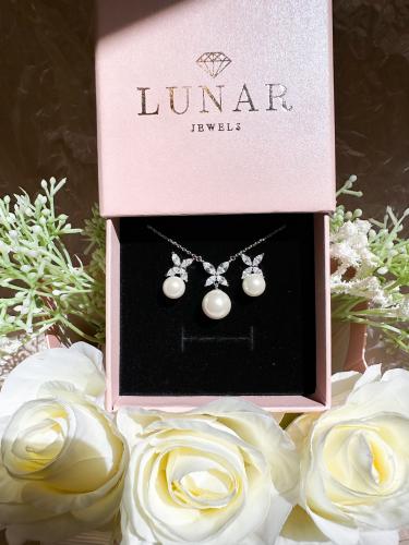 طقم Pearl فضه عيار 925 مرصع بالزركون مع لؤلؤ