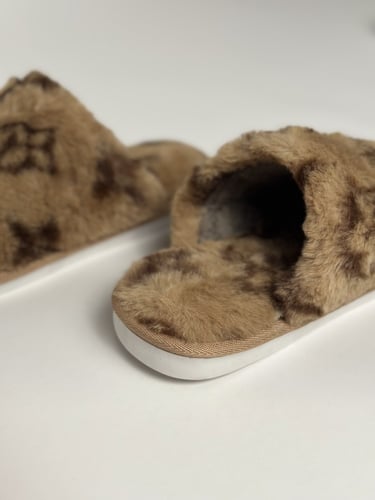 شبشب فرو ناعم بالوان البني