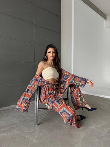 طقم قطعتين بنقشات ملونه