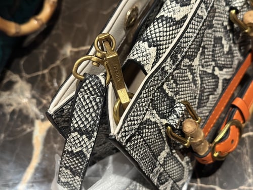 شنطة بيد خشب خيزران من قوتشي