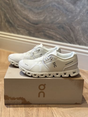 سنيكرز - onRunning white