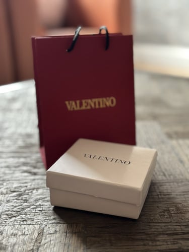 VALENTINO ڤالنتينو حلق