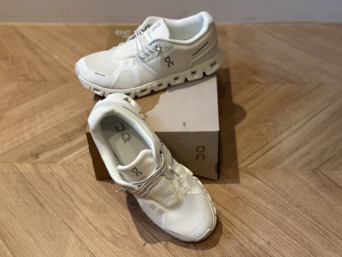 سنيكرز - onRunning white