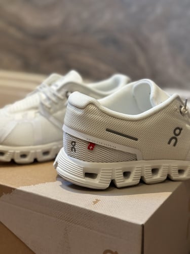 سنيكرز - onRunning white