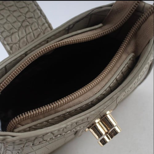 شنطة جلد بحجم المايكرو لون بيج