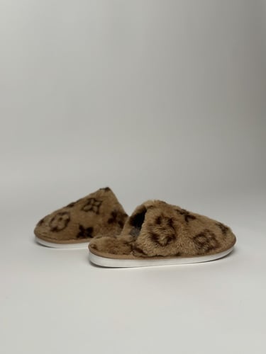 شبشب فرو ناعم بالوان البني