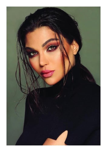 عدسات ديفا ملونة