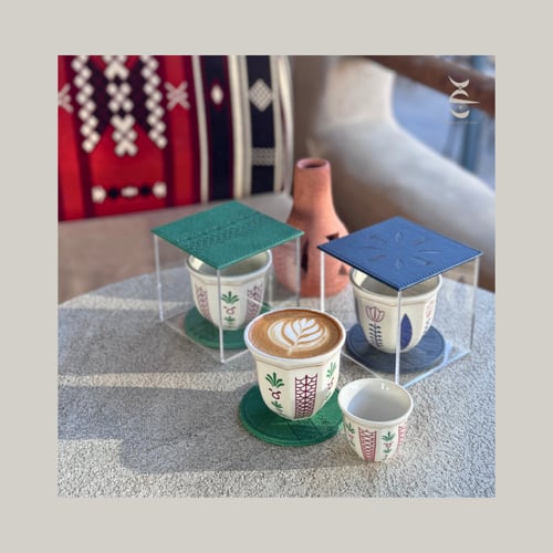 كوب بشكل فنجال عملاق