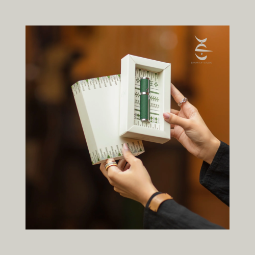 زجاجة تعبئة العطر الجلدية بالقط العسيري