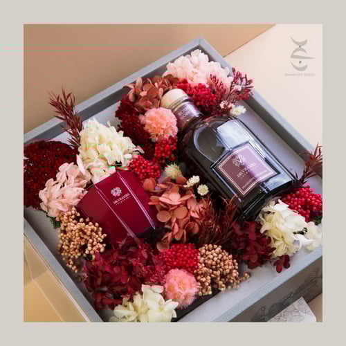 هدية فاخرة معطر وشمعة بعبارة من اختيارك