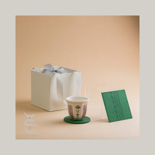 كوب بشكل فنجال عملاق