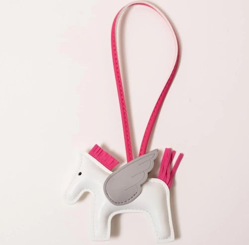 تعليقة الحصان الوان متعدده