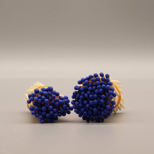 كبريت لون ازرق