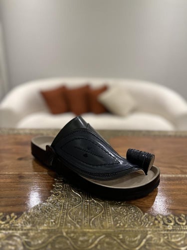 حذاء طبي أسود مع كحلي تطريز صوف أسود