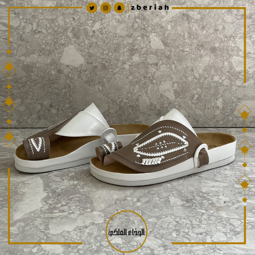 حذاء طبي أبيض مع بيج تطريز يدوي