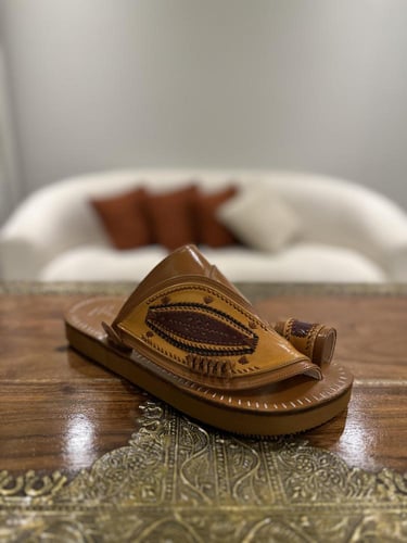 حذاء جملي كلاسيك تطريز يدوي