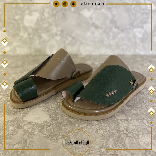 حذاء بيج مع جلد سحليه زيتي