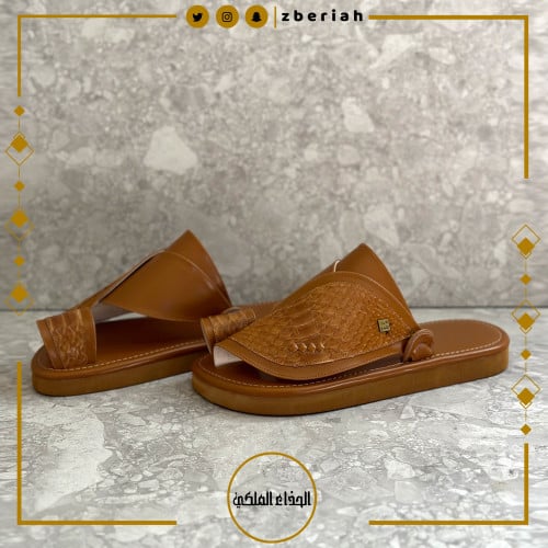 حذاء جملي مع جلد ثعبان طبيعي