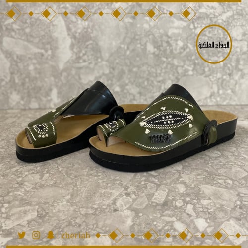 حذاء طبي أسود مع زيتي تطريز يدوي