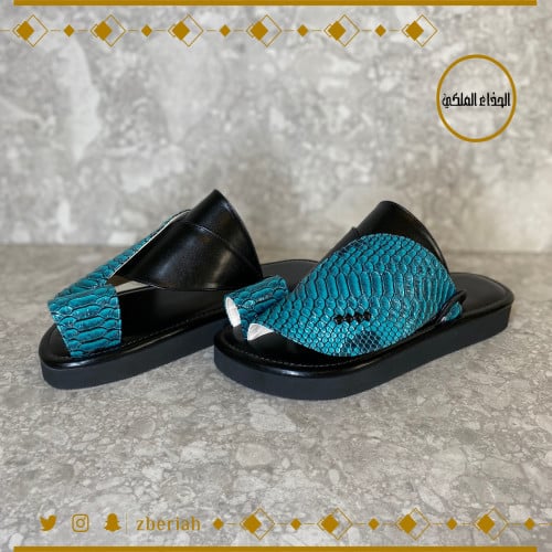 حذاء أسود مع جلد ثعبان فيروزي