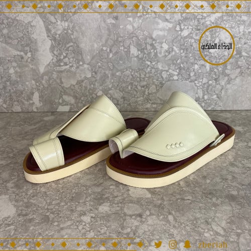 حذاء عنابي مع سكري