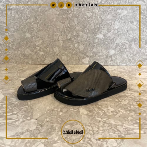 حذاء أسود لامع مع جلد ليزرد رمادي