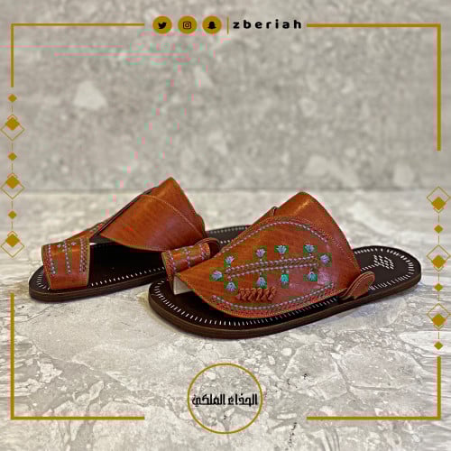 حذاء جملي مع بني تطريز يدوي - ارضية نعل