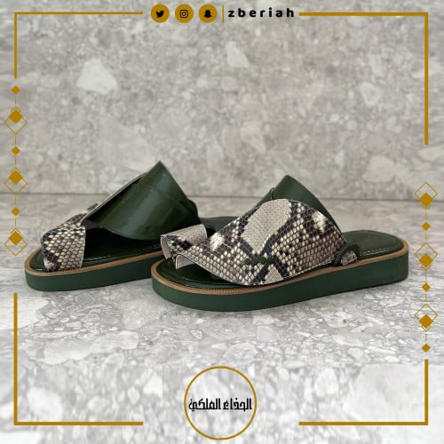 حذاء زيتي لامع مع جلد ثعبان طبيعي
