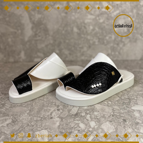 حذاء أبيض مع جلد ثعبان أسود طبيعي