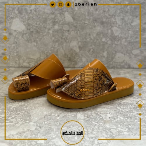 حذاء أصفر غامق مع جلد ثعبان طبيعي