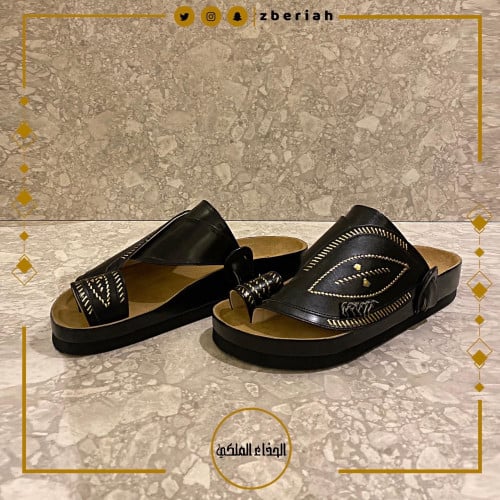 حذاء طبي أسود مطرز زري ذهبي