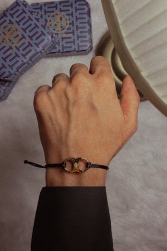 اسوارة توري بورش خيط