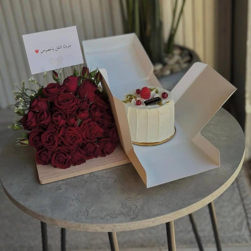 ورد مع كانديرا