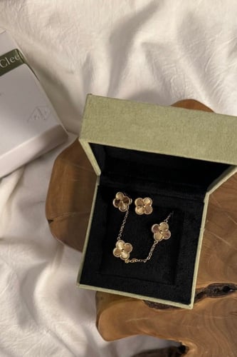 طقم سلسال مع حلق فان كليف