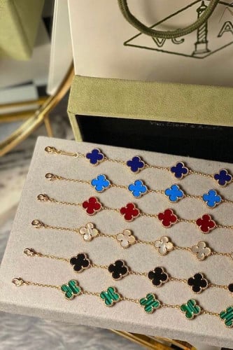 اساور فان كليف