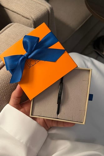 كيكه مع اسواره وورد