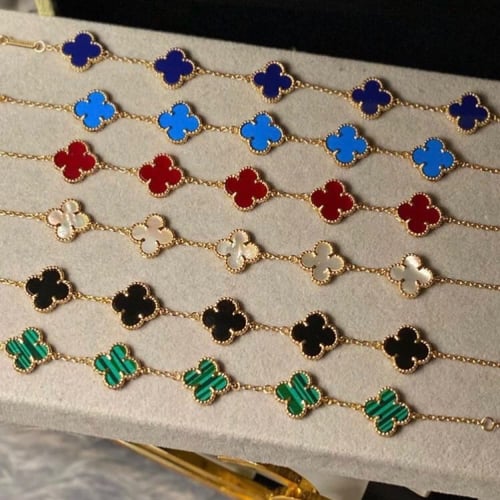 اساور فان كليف