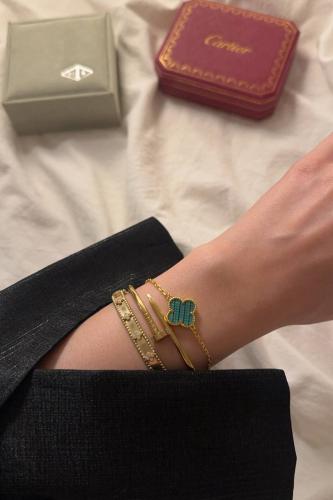 طقم اساور نسائي