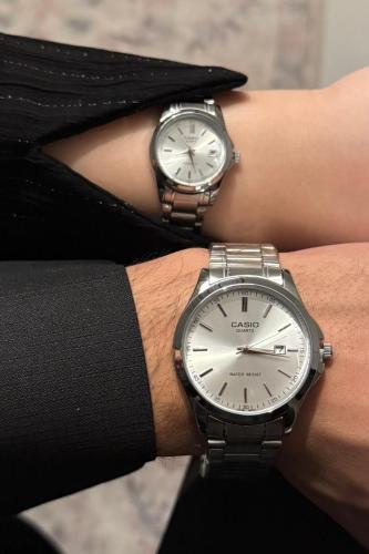 ساعتيّ كوارتز فضي