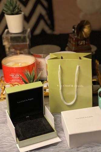 طقم فان كليف الابيض