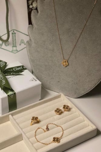 طقم فان كليف الذهبي