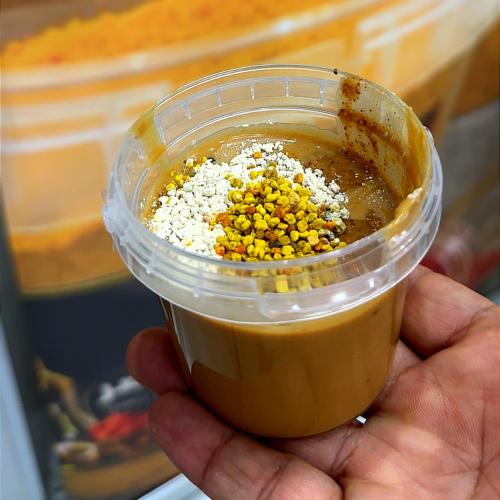 طحينة السمسم باللقاح البلدي