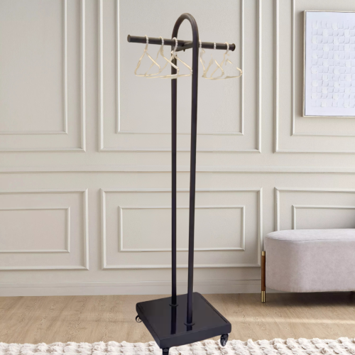 استاند ملابس أسود فاخر مع عجلات