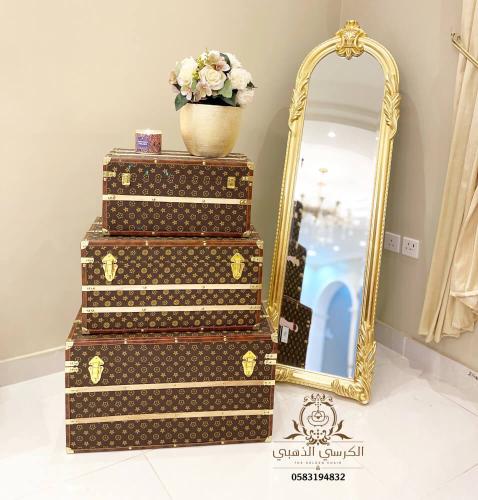 صندوق سجادات صلاة فاخر 3 قطع بطبعة لويس فيتون