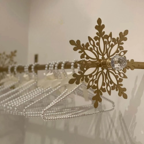 علاقة جدارية للعبايات ديزاين (٤) بدون ملحقات