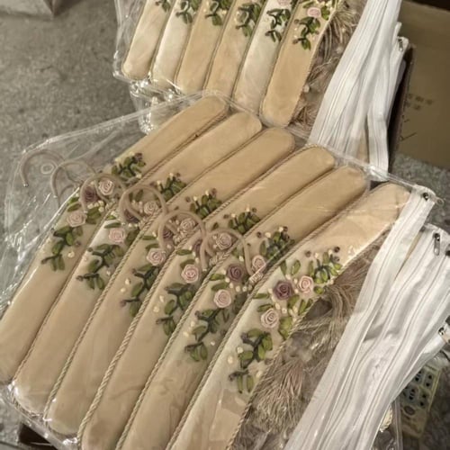 علاقات مخمل مطرزة يدوي ٦ قطع