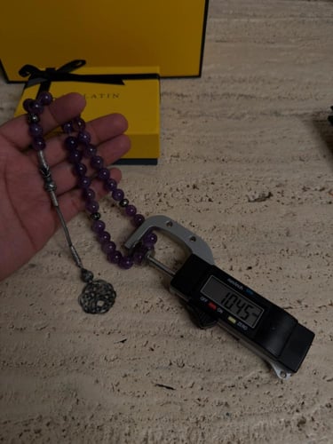 سبحة مصنوعه من حجر جمشت او الأمتست الكريم الطبيعي...