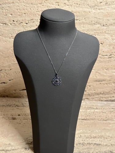 عقد فضه عيار 925 مرصع بأحجار التوباز الطبيعي